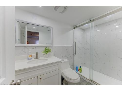 430 Bankside Crescent, Kitchener, ON - Indoor Photo Showing Bathroom