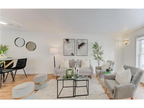 430 Bankside Crescent, Kitchener, ON - Indoor Photo Showing Living Room