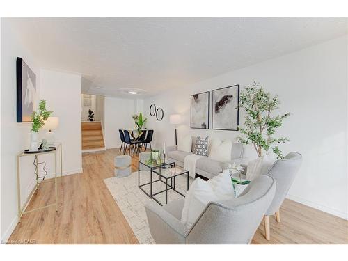 430 Bankside Crescent, Kitchener, ON - Indoor Photo Showing Living Room
