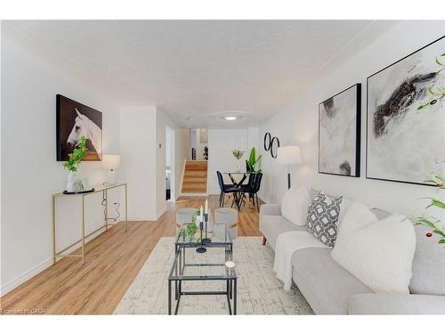 430 Bankside Crescent, Kitchener, ON - Indoor Photo Showing Living Room