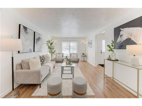 430 Bankside Crescent, Kitchener, ON - Indoor Photo Showing Living Room