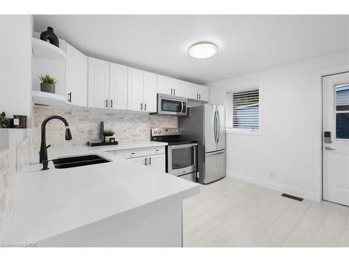 39 Division Street, Hamilton, ON - Indoor Photo Showing Kitchen
