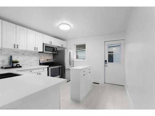 39 Division Street, Hamilton, ON - Indoor Photo Showing Kitchen
