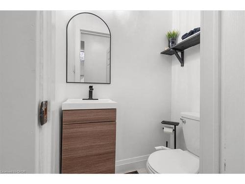 39 Division Street, Hamilton, ON - Indoor Photo Showing Bathroom