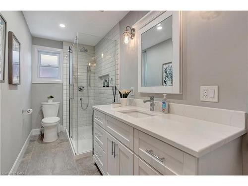 43 Summerhill Crescent, Kitchener, ON - Indoor Photo Showing Bathroom