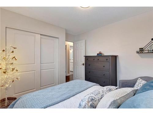 43 Summerhill Crescent, Kitchener, ON - Indoor Photo Showing Bedroom