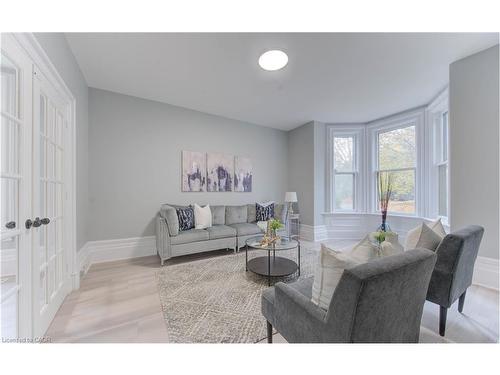 22 Cathay Street, Cambridge, ON - Indoor Photo Showing Living Room