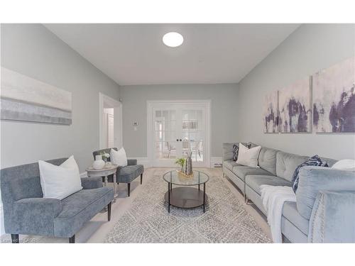 22 Cathay Street, Cambridge, ON - Indoor Photo Showing Living Room