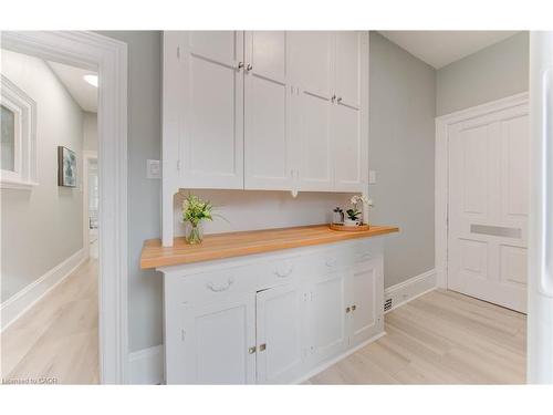 22 Cathay Street, Cambridge, ON - Indoor