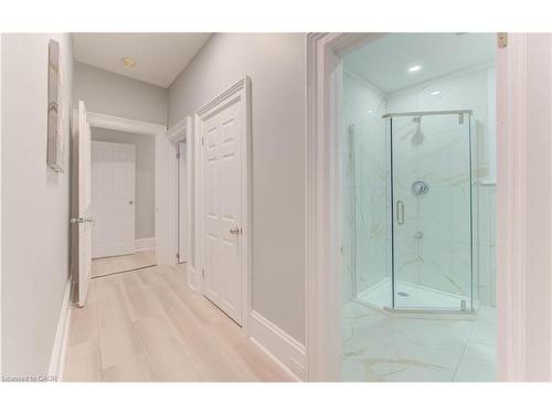 22 Cathay Street, Cambridge, ON - Indoor Photo Showing Bathroom