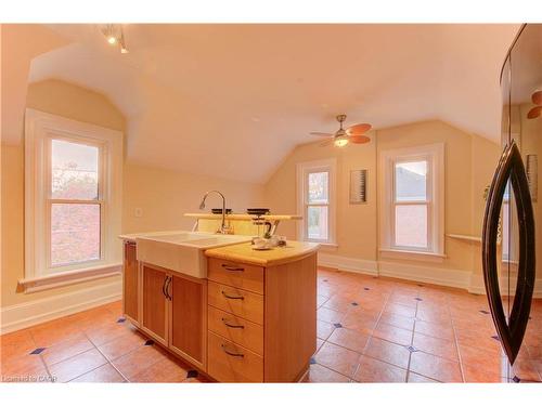 22 Cathay Street, Cambridge, ON - Indoor