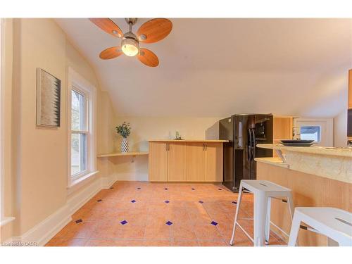 22 Cathay Street, Cambridge, ON - Indoor