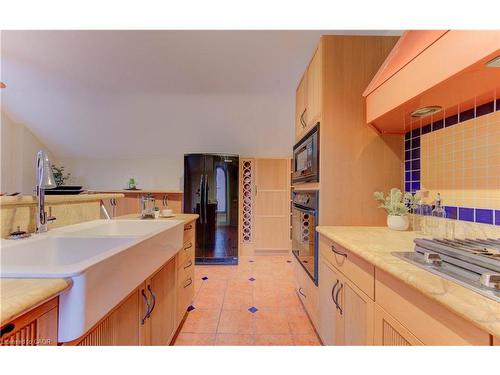 22 Cathay Street, Cambridge, ON - Indoor