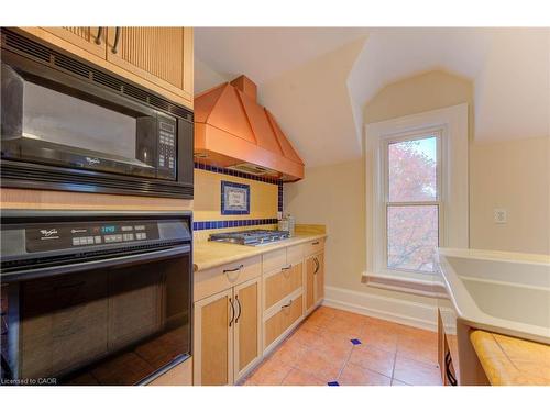 22 Cathay Street, Cambridge, ON - Indoor Photo Showing Kitchen