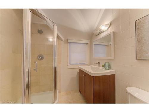 22 Cathay Street, Cambridge, ON - Indoor Photo Showing Bathroom
