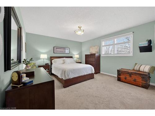 8316 Twenty Road E, Hamilton, ON - Indoor Photo Showing Bedroom