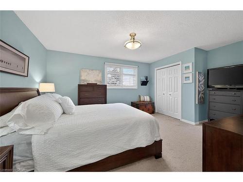 8316 Twenty Road E, Hamilton, ON - Indoor Photo Showing Bedroom