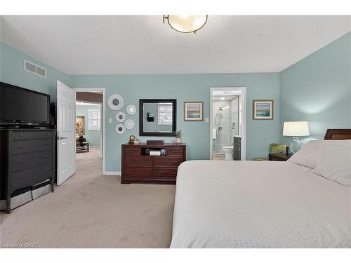 8316 Twenty Road E, Hamilton, ON - Indoor Photo Showing Bedroom