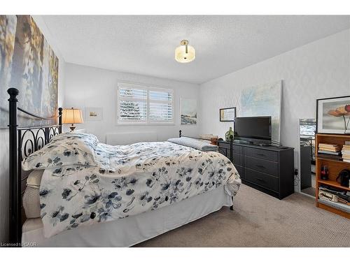 8316 Twenty Road E, Hamilton, ON - Indoor Photo Showing Bedroom