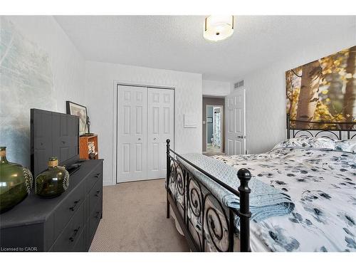 8316 Twenty Road E, Hamilton, ON - Indoor Photo Showing Bedroom