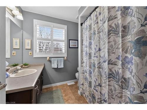 8316 Twenty Road E, Hamilton, ON - Indoor Photo Showing Bathroom