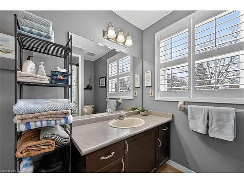 8316 Twenty Road E, Hamilton, ON - Indoor Photo Showing Bathroom