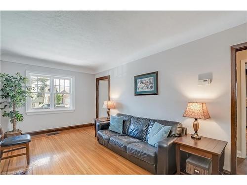 1153 Bellview Street, Burlington, ON - Indoor Photo Showing Living Room