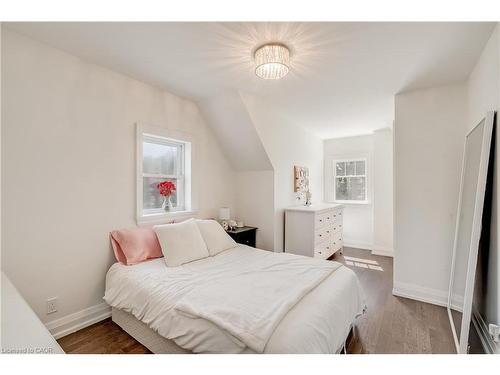 1153 Bellview Street, Burlington, ON - Indoor Photo Showing Bedroom