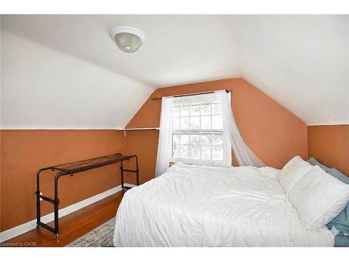 36 Kipling Road, Hamilton, ON - Indoor Photo Showing Bedroom