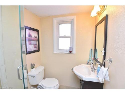 36 Kipling Road, Hamilton, ON - Indoor Photo Showing Bathroom