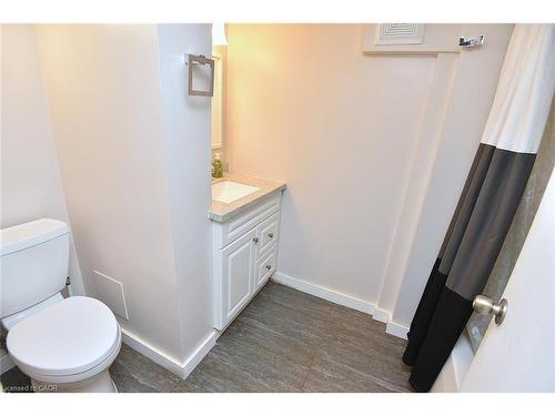 36 Kipling Road, Hamilton, ON - Indoor Photo Showing Bathroom