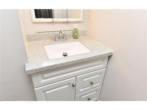 36 Kipling Road, Hamilton, ON - Indoor Photo Showing Bathroom