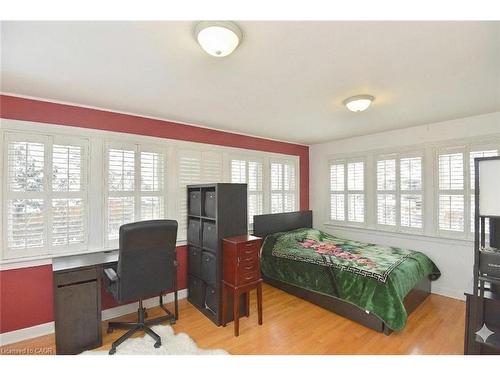 36 Kipling Road, Hamilton, ON - Indoor Photo Showing Bedroom