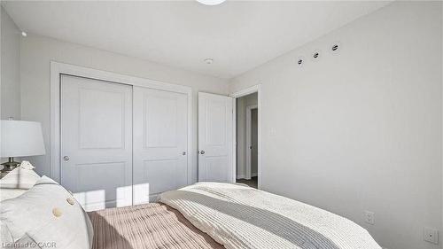 D9-24 Morrison Road, Kitchener, ON - Indoor Photo Showing Bedroom