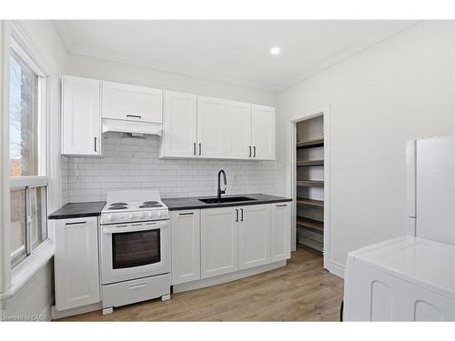 26 Murray Street W, Hamilton, ON - Indoor Photo Showing Kitchen
