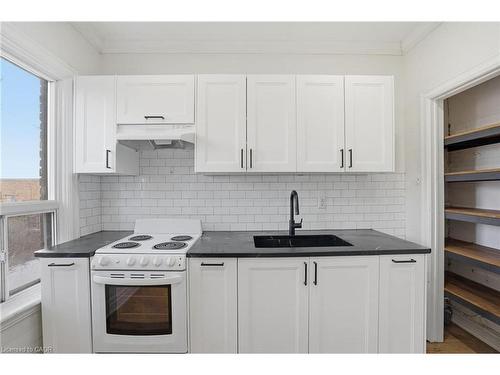 26 Murray Street W, Hamilton, ON - Indoor Photo Showing Kitchen