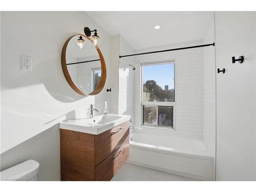 26 Murray Street W, Hamilton, ON - Indoor Photo Showing Bathroom