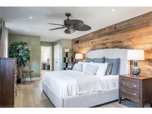 2338 Norland Drive, Burlington, ON - Indoor Photo Showing Bedroom