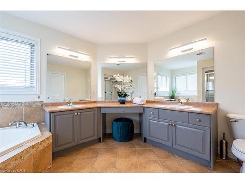 2338 Norland Drive, Burlington, ON - Indoor Photo Showing Bathroom