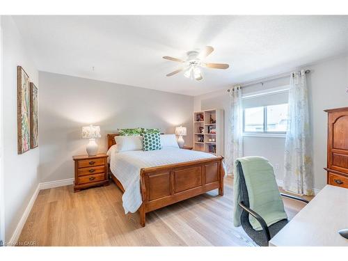 2338 Norland Drive, Burlington, ON - Indoor Photo Showing Bedroom
