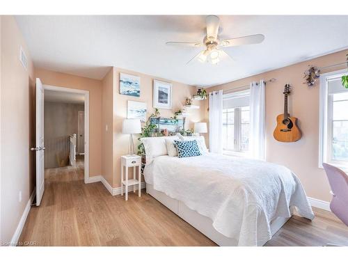 2338 Norland Drive, Burlington, ON - Indoor Photo Showing Bedroom