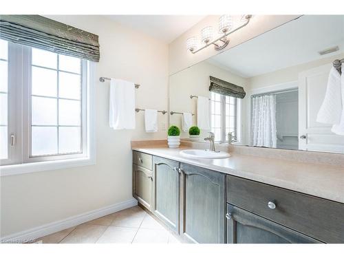 2338 Norland Drive, Burlington, ON - Indoor Photo Showing Bathroom