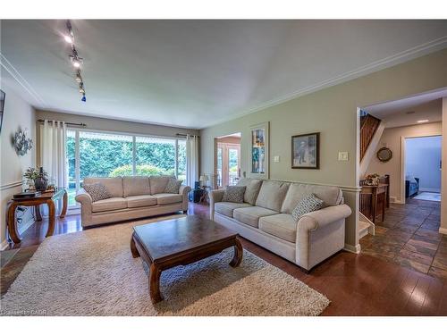 6 Summit Circle, Simcoe, ON - Indoor Photo Showing Living Room