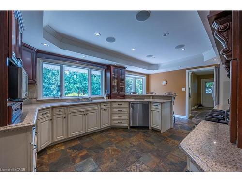 6 Summit Circle, Simcoe, ON - Indoor Photo Showing Kitchen