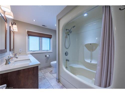 6 Summit Circle, Simcoe, ON - Indoor Photo Showing Bathroom