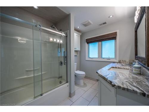 6 Summit Circle, Simcoe, ON - Indoor Photo Showing Bathroom