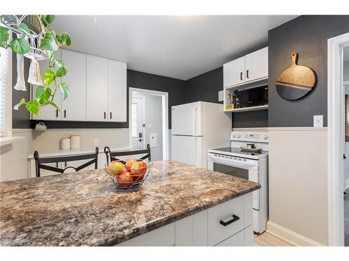 50 Columbia Street W, Waterloo, ON - Indoor Photo Showing Kitchen