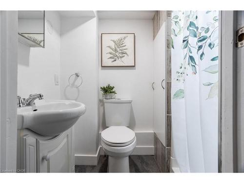 50 Columbia Street W, Waterloo, ON - Indoor Photo Showing Bathroom