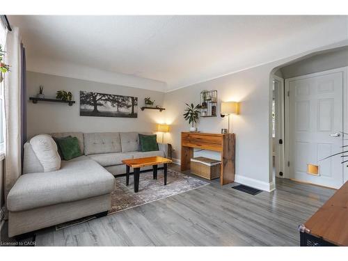 50 Columbia Street W, Waterloo, ON - Indoor Photo Showing Living Room