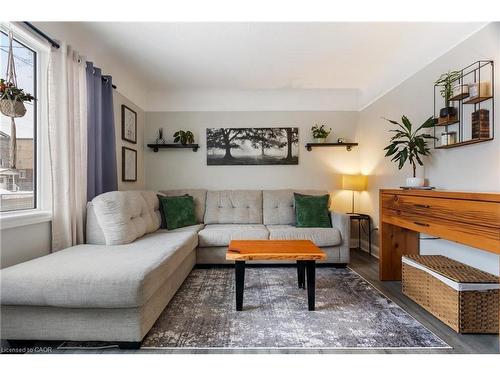 50 Columbia Street W, Waterloo, ON - Indoor Photo Showing Living Room
